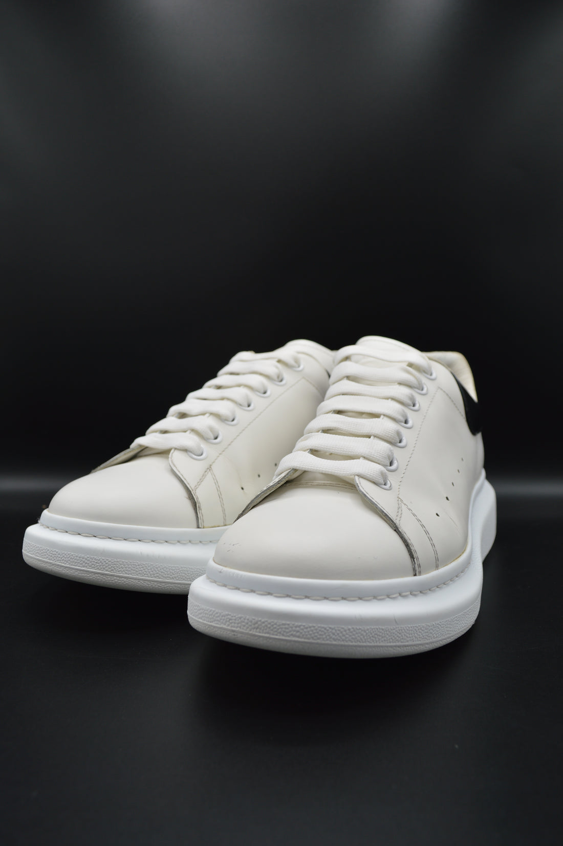 Alexander Mcqueen oversize blanc / noir - T44,5