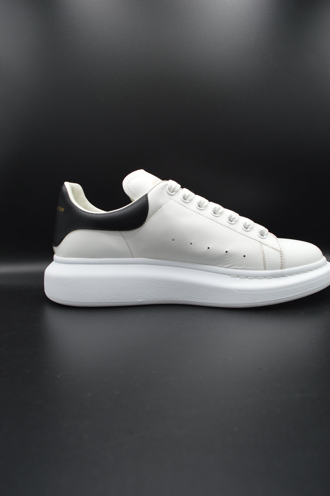 Alexander Mcqueen oversize blanc/noir - 43