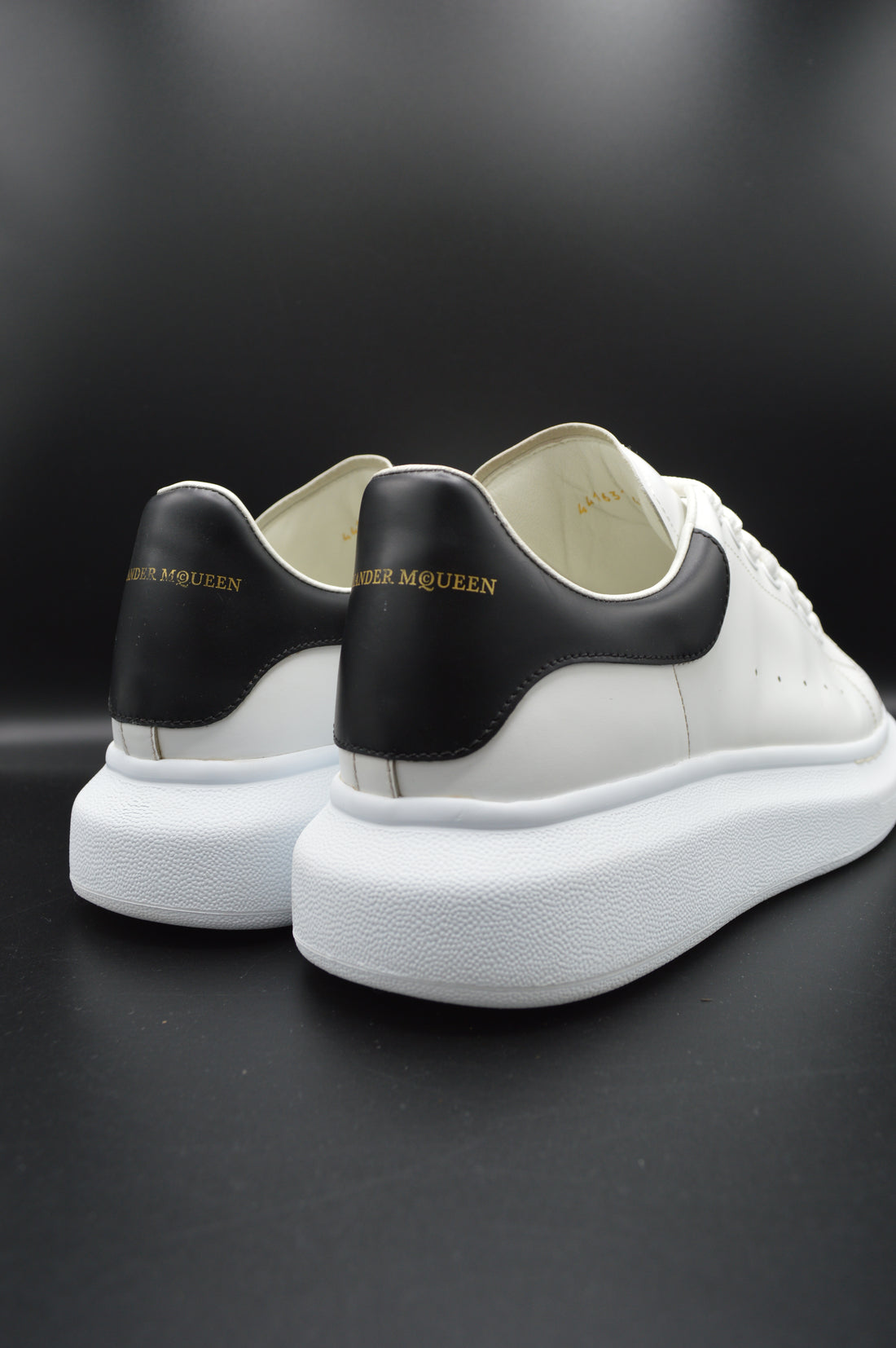 Alexander Mcqueen oversize blanc/noir - 43