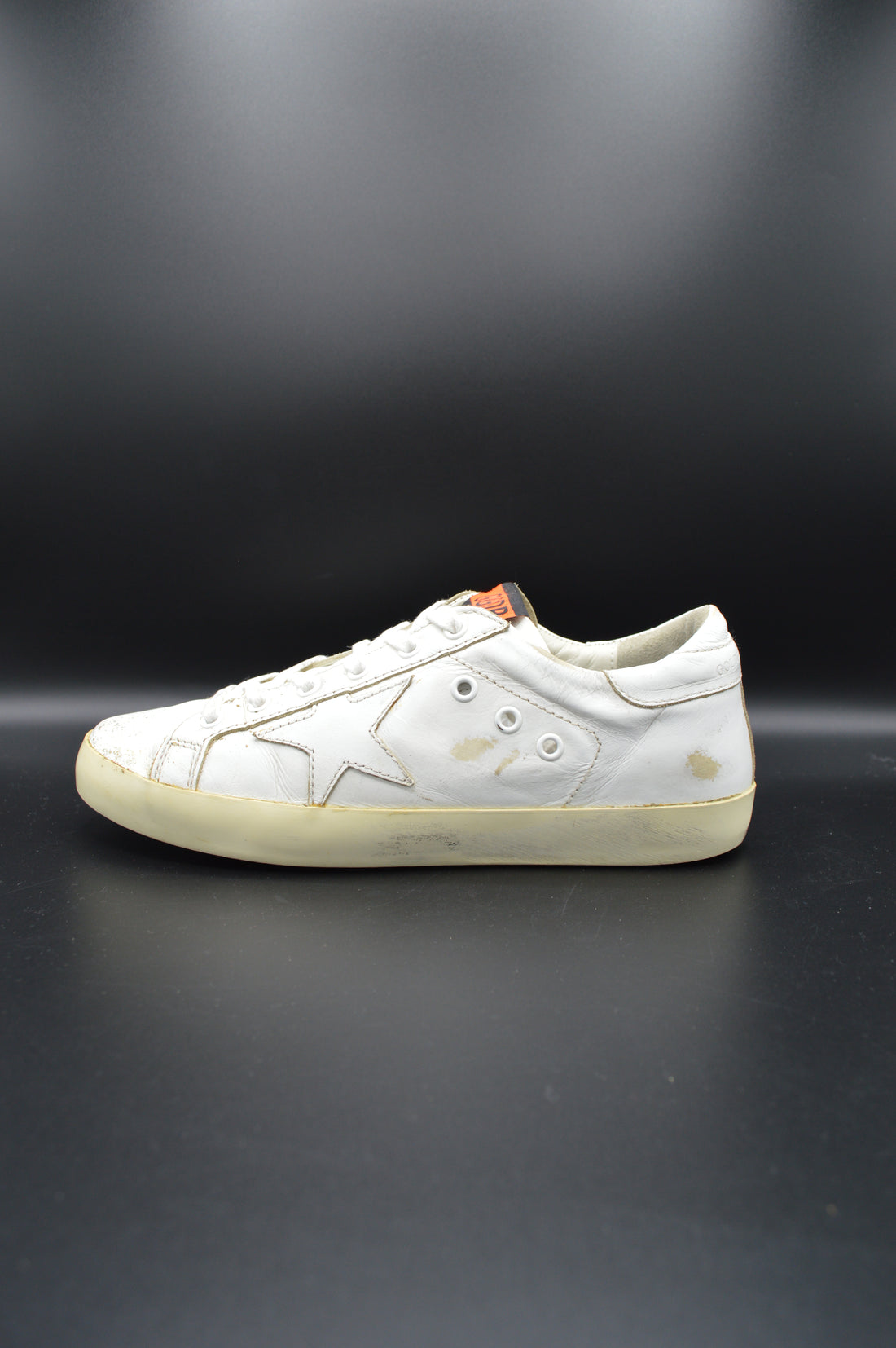 Golden Goose Baskets basses superstar en cuir blanc et doré