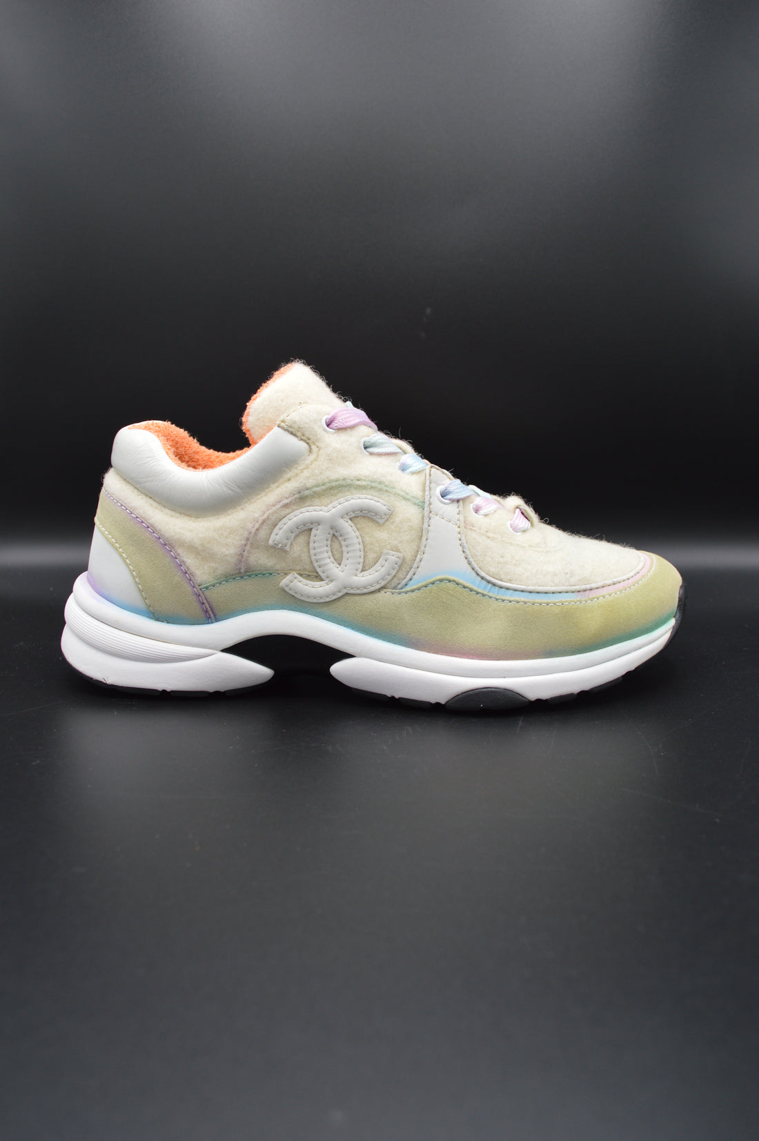 Chanel Baskets basses sneaker en cuir blanc et multicolore et