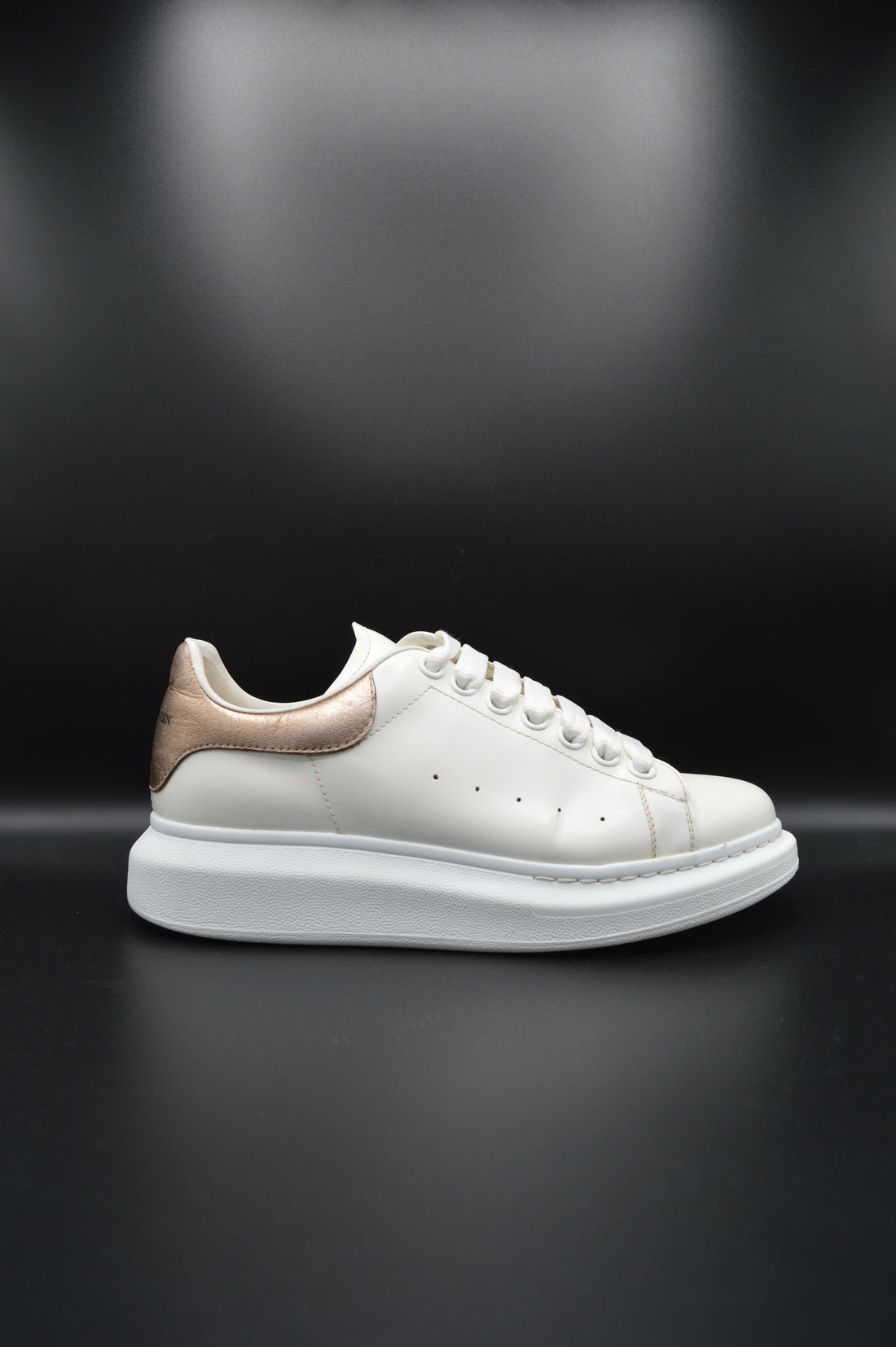 Alexander Mcqueen-Baskets basses oversize cuir blanc et doré
