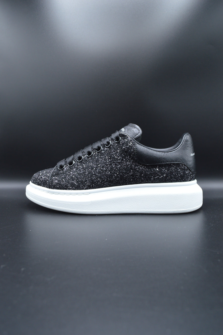 Alexander Mcqueen oversize paillettes noires semelle blanche - T39